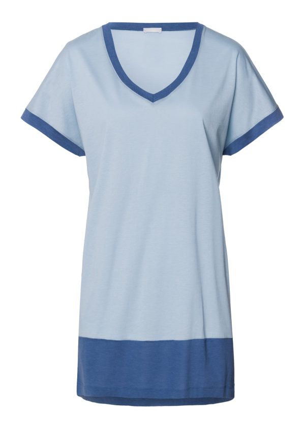 Laura Bigshirt